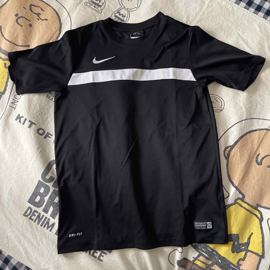 NIKE(ナイキ)の【NIKE カッコいい♡サッカーTシャツ  size .kids  L】 スポーツ/アウトドアのサッカー/フットサル(ウェア)の商品写真