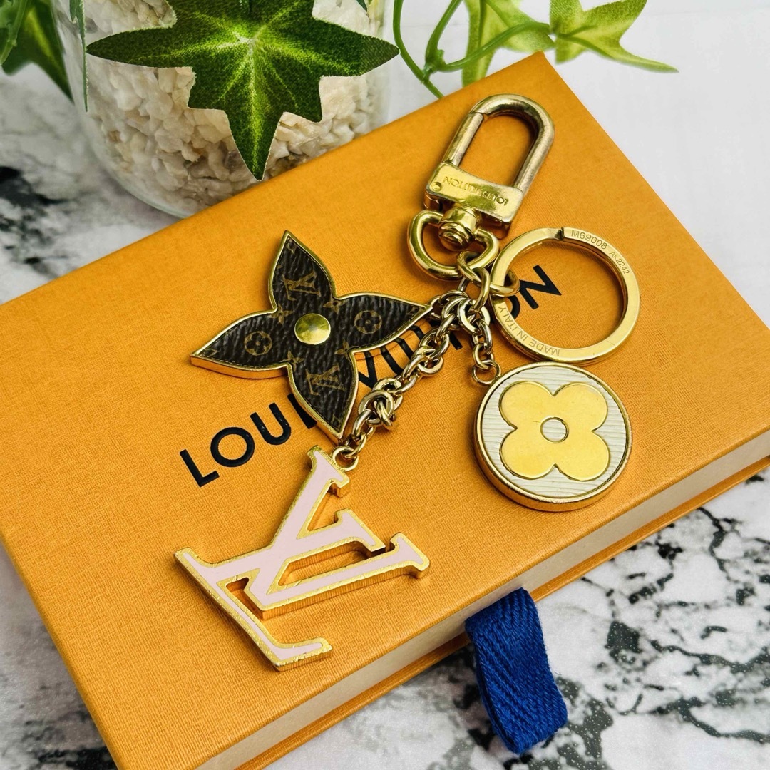 LOUIS VUITTON(ルイヴィトン)のルイヴィトン　キーホルダー　ポルト　クレ・スプリング　ストリート　M69008 レディースのファッション小物(キーホルダー)の商品写真