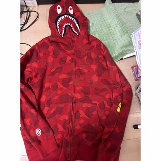 アベイシングエイプ(A BATHING APE)の超レア3XL！BAPEカラーカモ2ndシャークパーカー赤迷彩ジャガード織(パーカー)