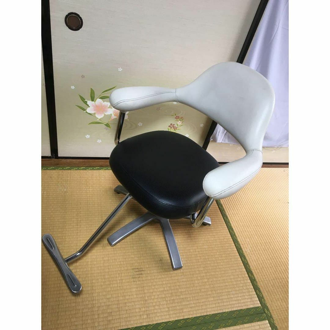 タカラベルモント、セット椅子YAMA2006。美容院、綺麗、送料無料。 インテリア/住まい/日用品の椅子/チェア(その他)の商品写真