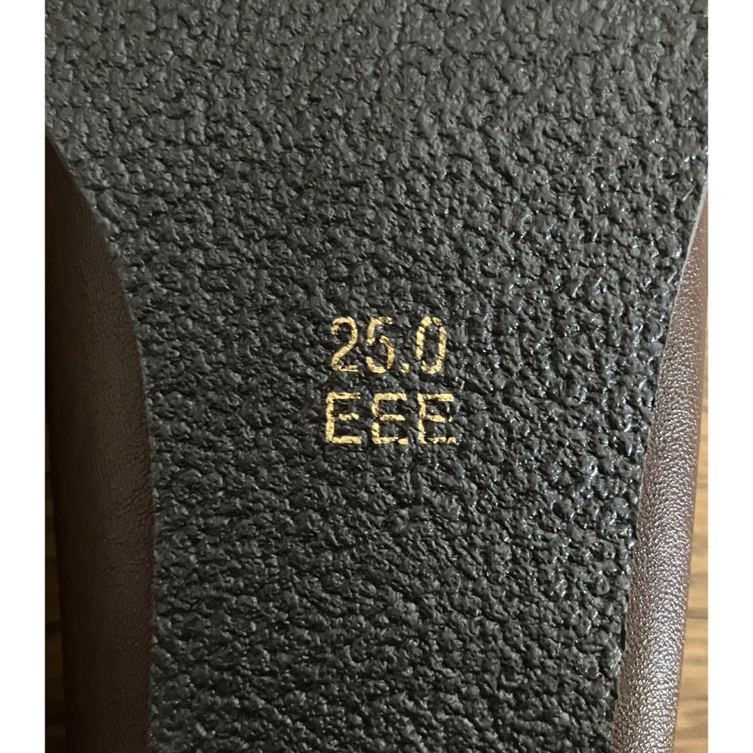 ベルメゾン(ベルメゾン)のベネビス　25.0 EEE 茶色　パンプス レディースの靴/シューズ(ハイヒール/パンプス)の商品写真