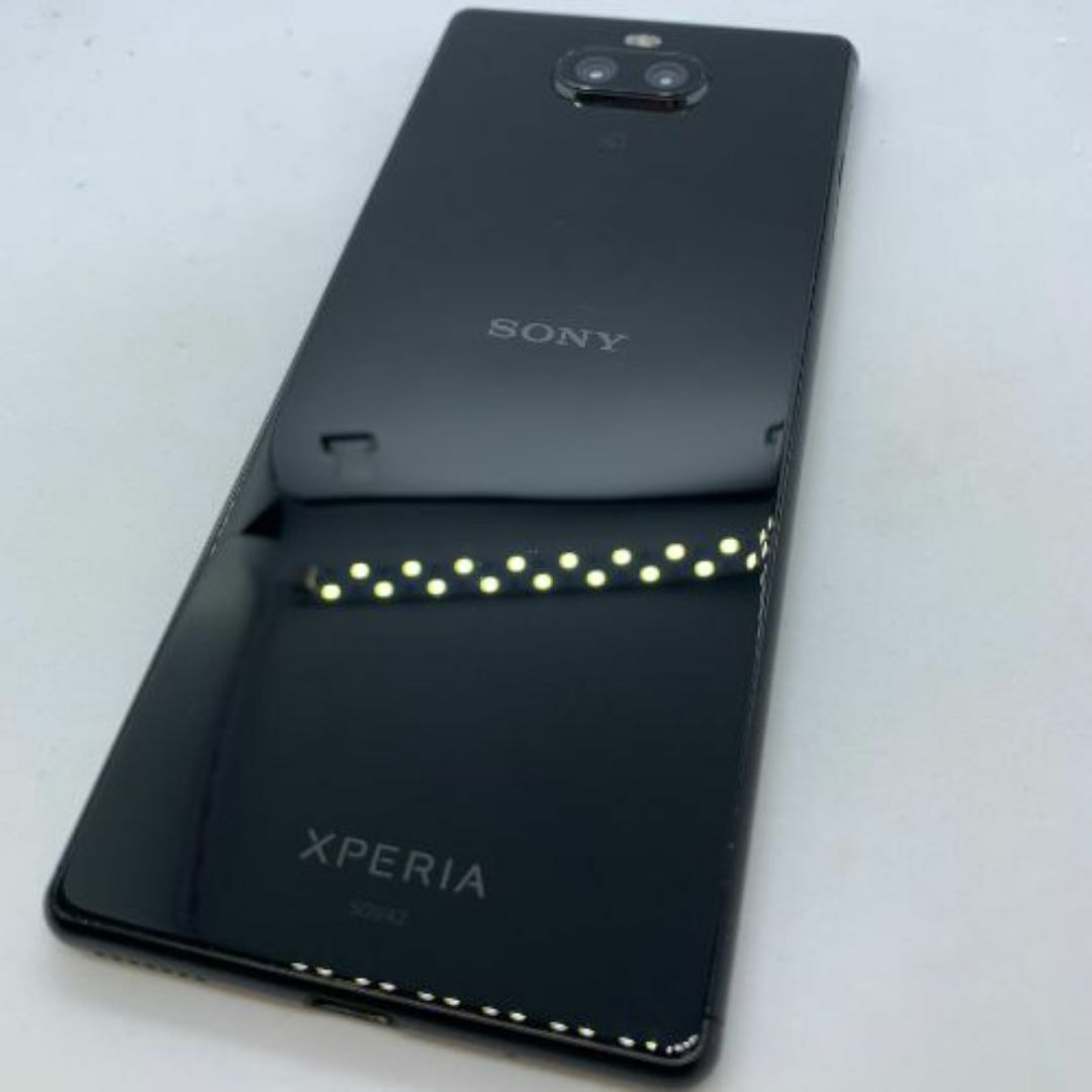 【中古品】Xperia 8 au   SOV42 ブラック  スマホ/家電/カメラのスマートフォン/携帯電話(スマートフォン本体)の商品写真