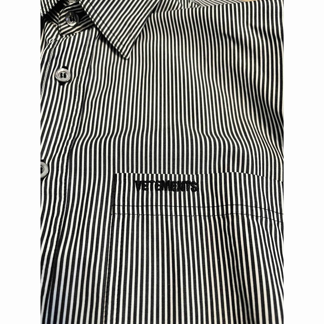 VETEMENTS(ヴェトモン)のVETEMENTS/ヴェトモン ストライプオーバーサイズシャツ メンズのトップス(シャツ)の商品写真