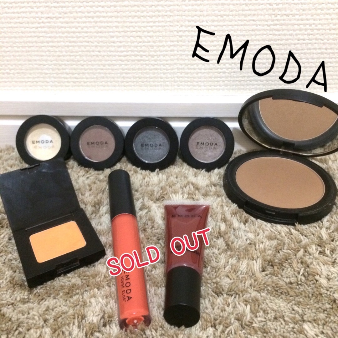 EMODA(エモダ)の【used】EMODA♡エモダ 化粧品 コスメ バラ売り不可 コスメ/美容のベースメイク/化粧品(アイシャドウ)の商品写真