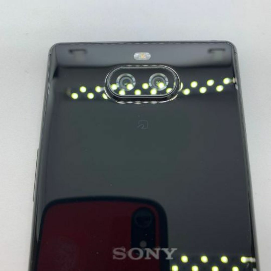 【中古品】Xperia 8 au   SOV42 ブラック  スマホ/家電/カメラのスマートフォン/携帯電話(スマートフォン本体)の商品写真