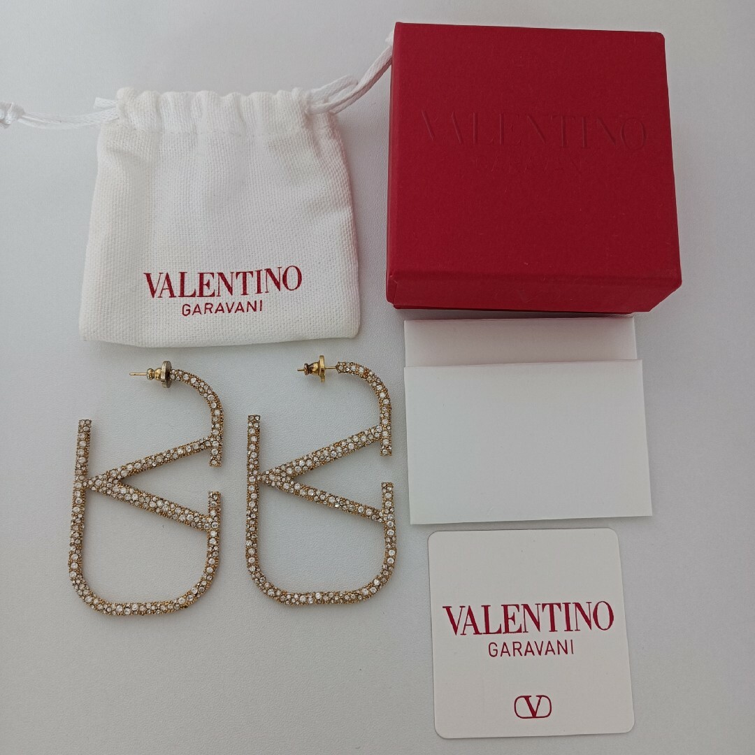 VALENTINO(ヴァレンティノ)の激レア❣ BIG VALENTINO Vロゴ ラインストーン ピアス レディースのアクセサリー(ピアス)の商品写真