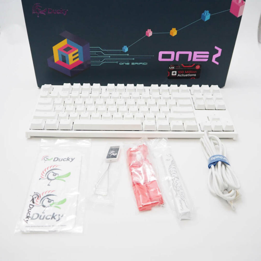 美品 Ducky ダッキー DKON1787ST ONE 2 TKL テンキーレスゲーミングキーボード 有線 銀軸 eスポーツ PC周辺機器 HU954  スマホ/家電/カメラのPC/タブレット(PC周辺機器)の商品写真