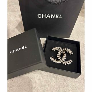 シャネル(CHANEL)のCHANEL ココマークブローチ　未使用(ブローチ/コサージュ)