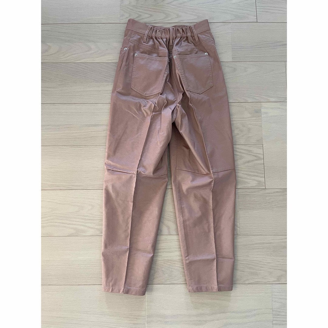 Ameri VINTAGE(アメリヴィンテージ)のAMERI アメリヴィンテージFAKE LEATHER PANTSレザーパンツ レディースのパンツ(カジュアルパンツ)の商品写真