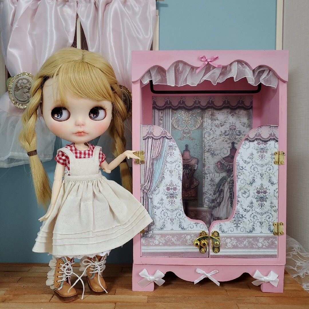 ドール用クローゼット+°*ピンク+*姫系*ドールハウスやブライス,リカちゃんに ドール用クローゼット+°*ピンク+*姫系*ドールハウスやブライス,リカちゃんに