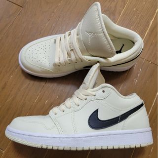 ジョーダン(Jordan Brand（NIKE）)のエアジョーダン1 LOW ココナッツミルク 24(スニーカー)