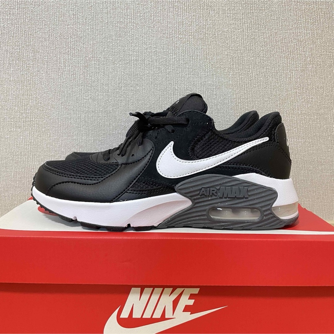 NIKE(ナイキ)の【新品】NIKEナイキ エアマックスエクシー ブラック黒メンズ　25.0cm メンズの靴/シューズ(スニーカー)の商品写真