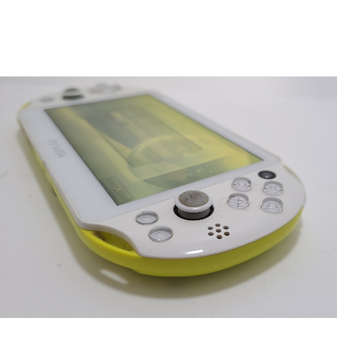 PlayStation Vita(プレイステーションヴィータ)のPlaystation Vita PCH2000 ライムグリーン エンタメ/ホビーのゲームソフト/ゲーム機本体(携帯用ゲーム機本体)の商品写真