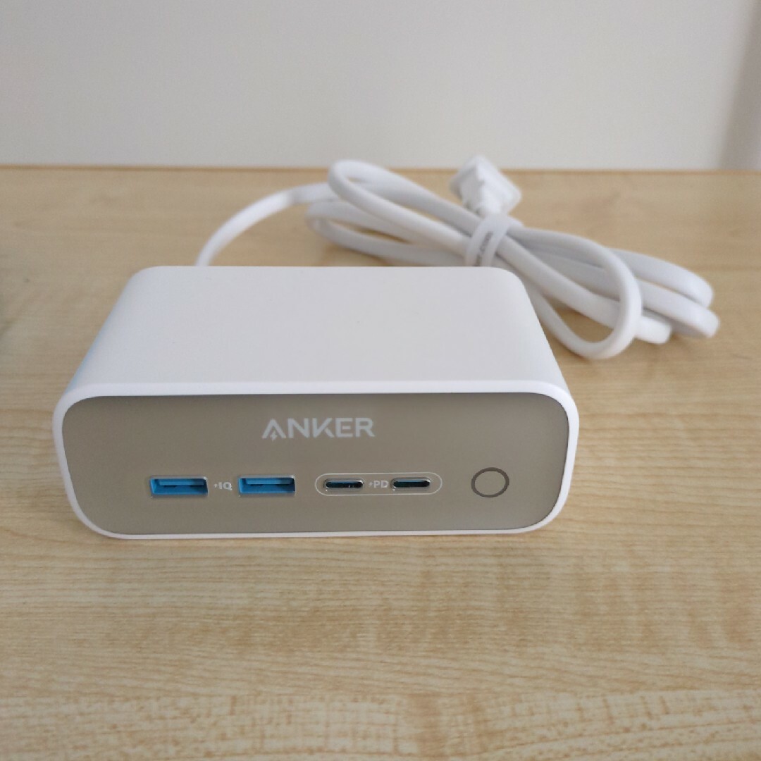 Anker(アンカー)のAnker 525 charging station ホワイト スマホ/家電/カメラのスマートフォン/携帯電話(バッテリー/充電器)の商品写真