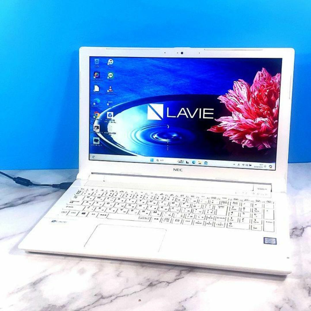 NEC(エヌイーシー)の第7世代！Core i7✨メモリ8GB✨SSD512✨白の薄型ノートパソコン スマホ/家電/カメラのPC/タブレット(ノートPC)の商品写真