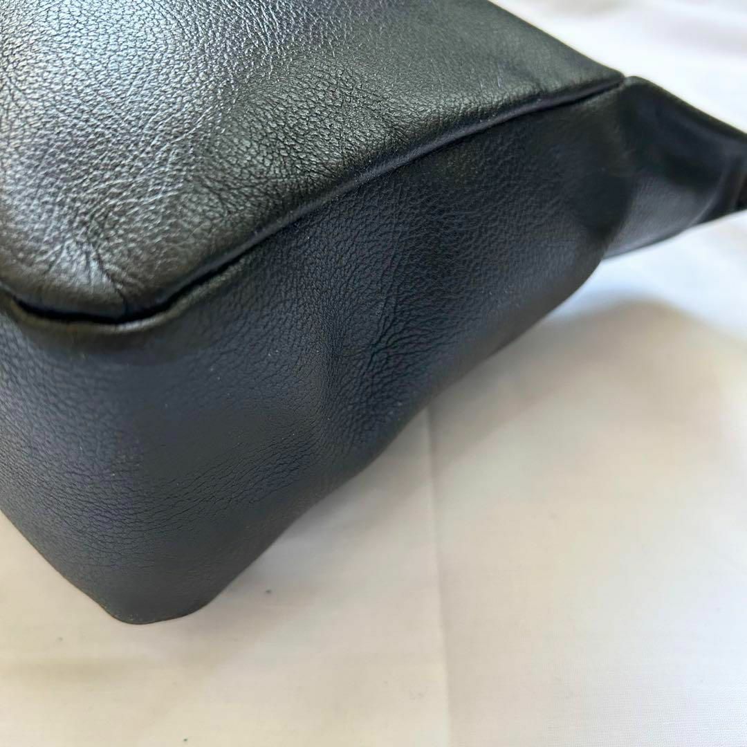 IL BISONTE(イルビゾンテ)の✨高級感✨激レア　イルビゾンテ　ショルダーバッグ　レザー　ブラック　クロスボディ レディースのバッグ(ショルダーバッグ)の商品写真