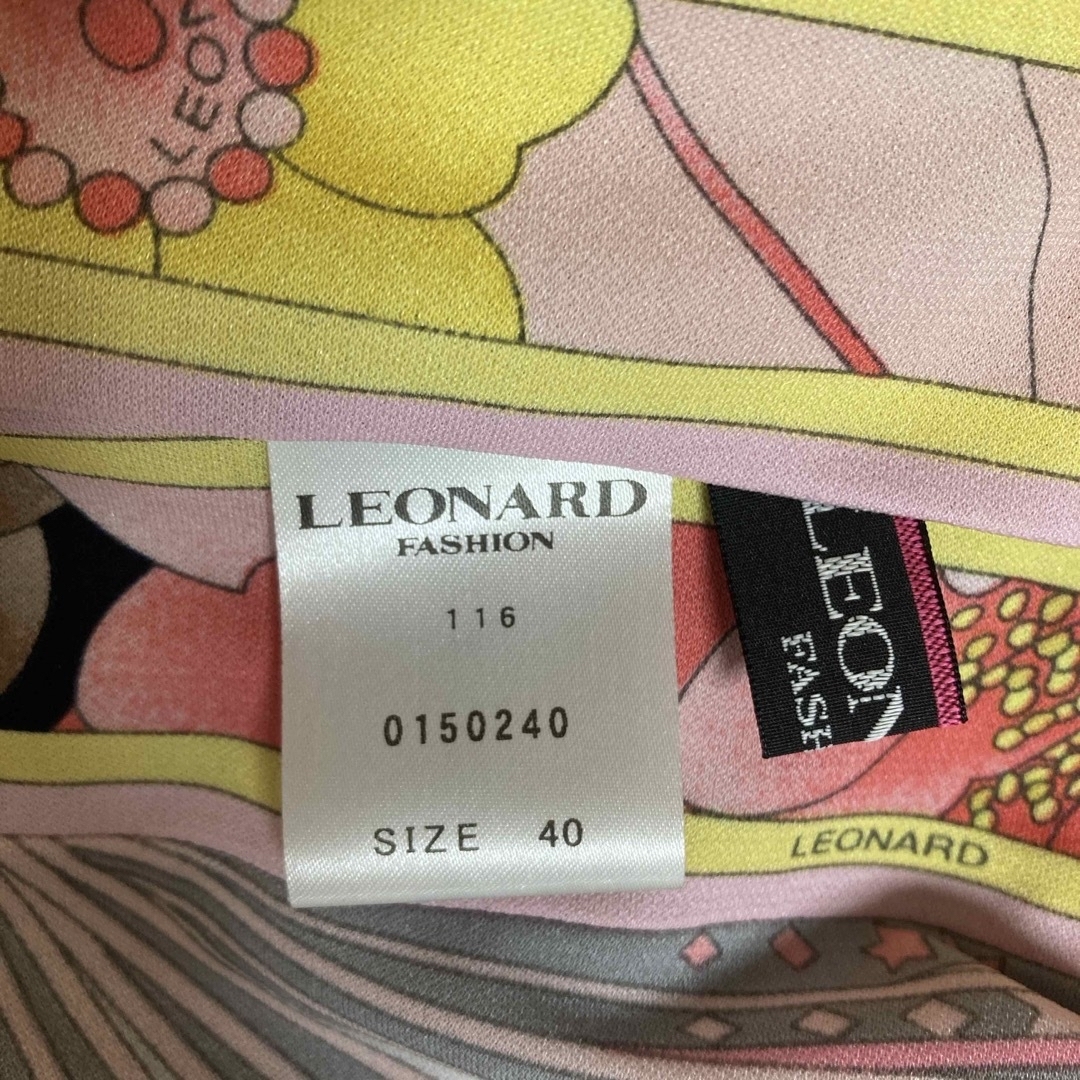 LEONARD(レオナール)のレオナール♡ 近年人気柄ワンピース　サイズ40 レディースのワンピース(ひざ丈ワンピース)の商品写真