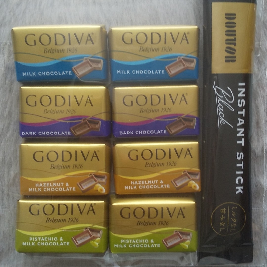 GODIVA(ゴディバ)の【GODIVA】ゴディバナポリタン チョコレート８個 食品/飲料/酒の食品(菓子/デザート)の商品写真