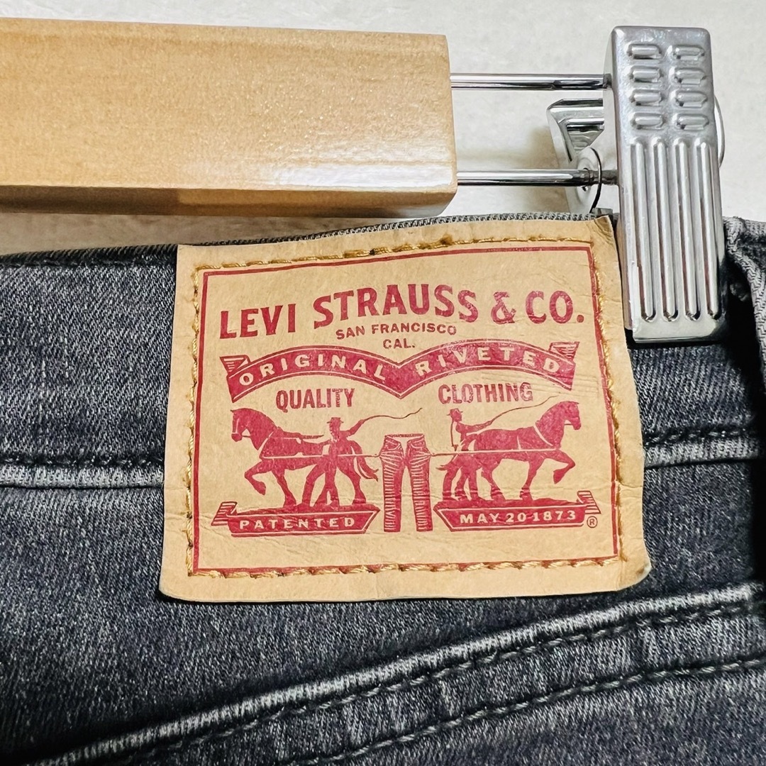 Levi's(リーバイス)のリーバイス　ブラックデニム　ストレート　w25 レディースのパンツ(デニム/ジーンズ)の商品写真