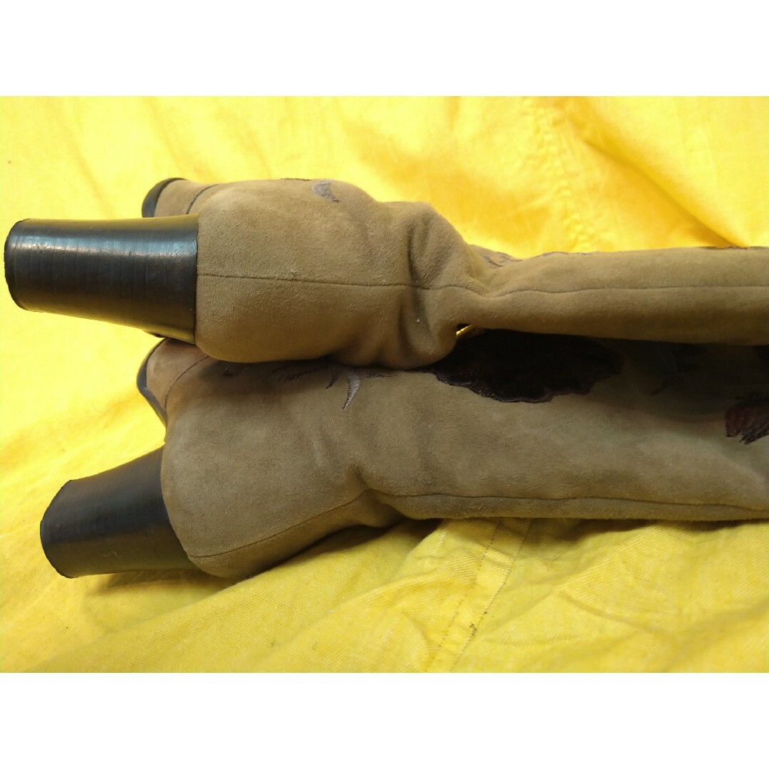 ロングブーツ　スウェード　刺繍　ウエスタンブーツ　ベージュ レディースの靴/シューズ(ブーツ)の商品写真
