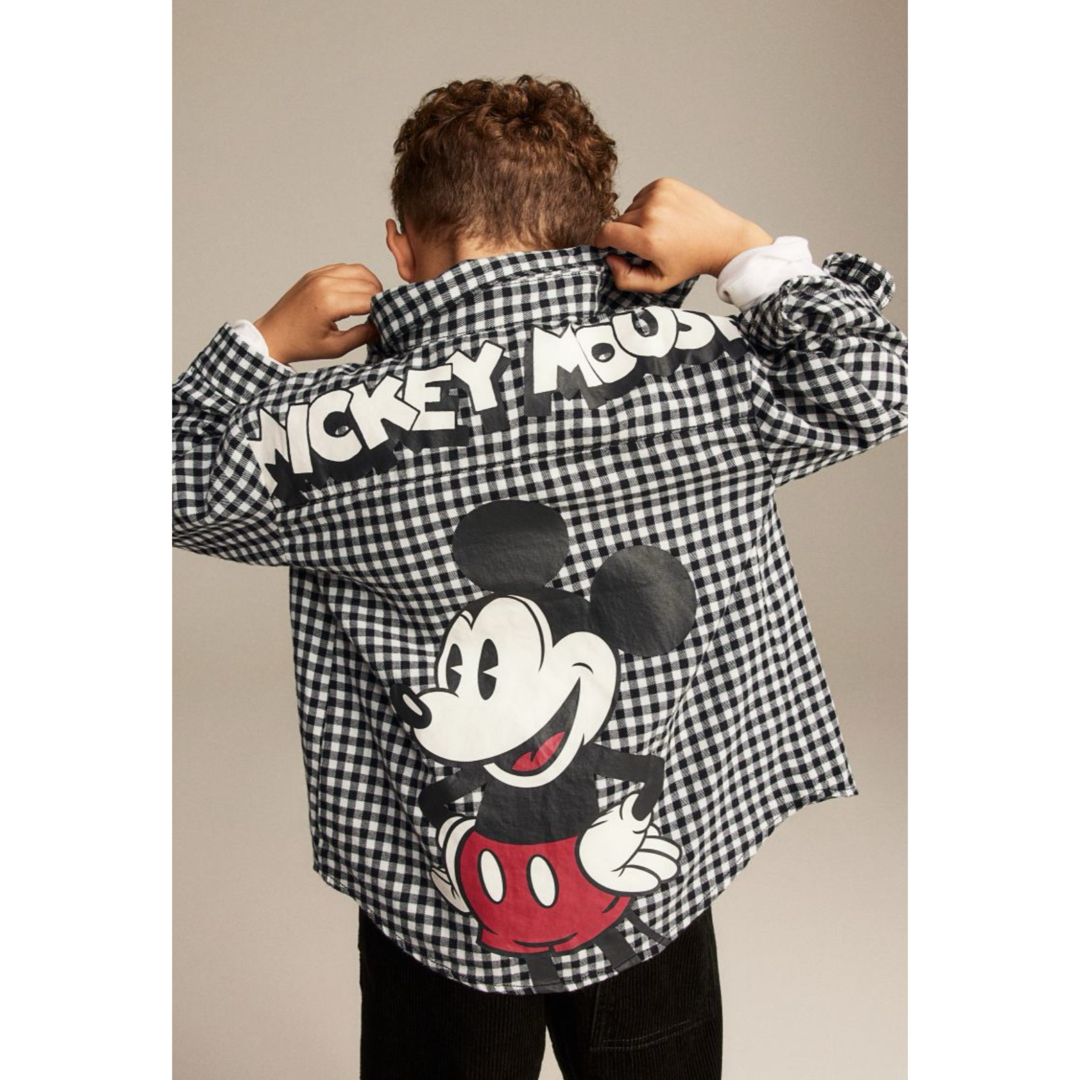 H&M(エイチアンドエム)の最終価格《新作》h&m  ディズニー100周年   コットンシャツ　120 キッズ/ベビー/マタニティのキッズ服男の子用(90cm~)(ブラウス)の商品写真