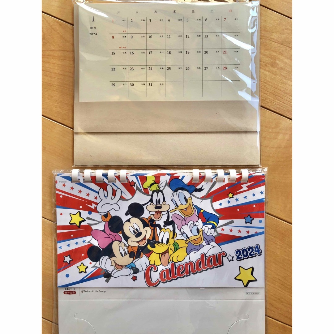 Disney(ディズニー)の新品　卓上カレンダー　ディズニー　第一生命　セット インテリア/住まい/日用品の文房具(カレンダー/スケジュール)の商品写真