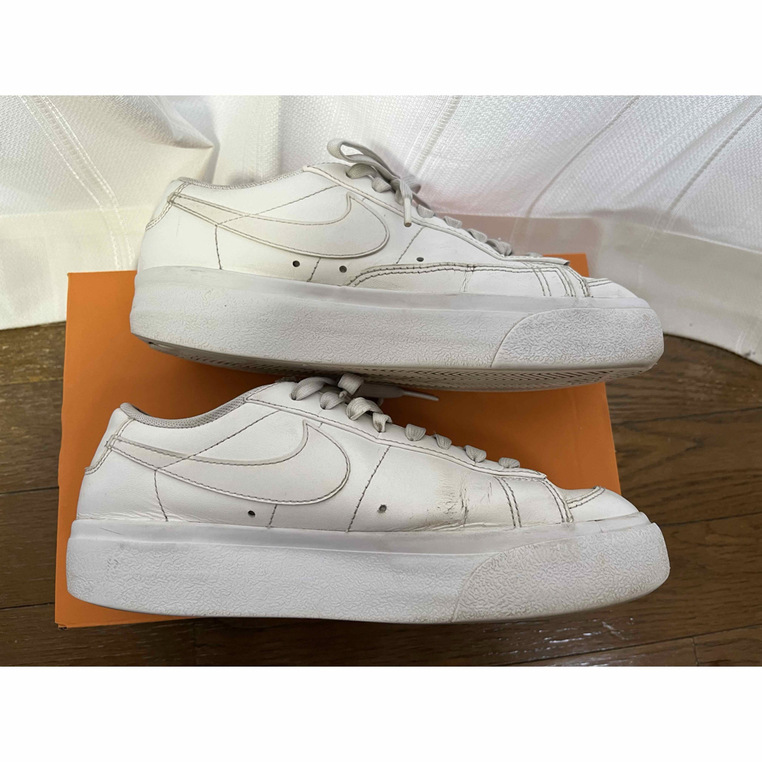 NIKE(ナイキ)のナイキ ブレーザー  W BLAZER LOW PLATFORM  レディースの靴/シューズ(スニーカー)の商品写真