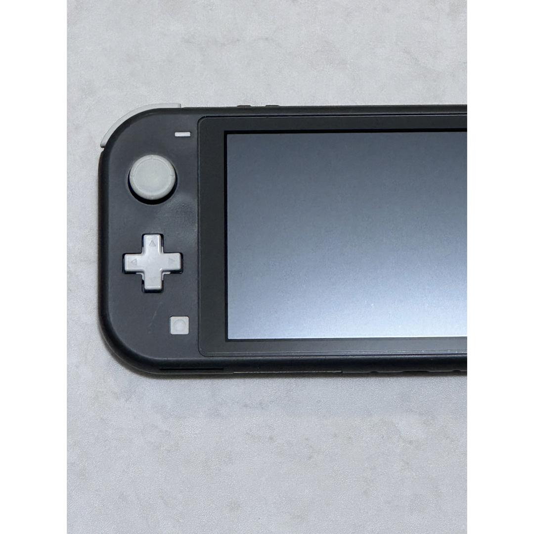 Nintendo Switch(ニンテンドースイッチ)のNintendo Switch Liteグレー　スイッチライト本体 エンタメ/ホビーのゲームソフト/ゲーム機本体(携帯用ゲーム機本体)の商品写真