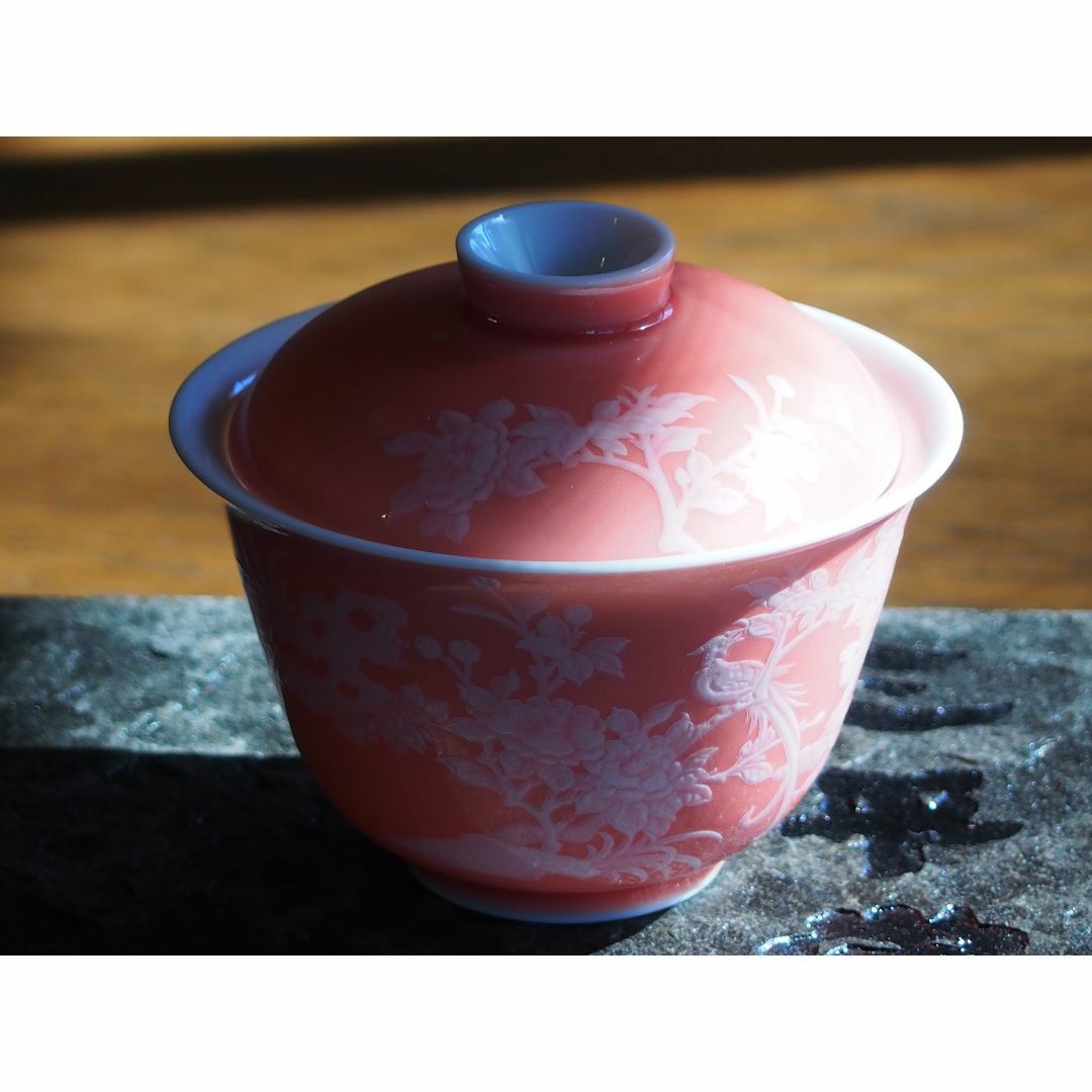 中国茶器　蓋碗　女性ぴったり　二才　堆花　赤 インテリア/住まい/日用品のキッチン/食器(食器)の商品写真