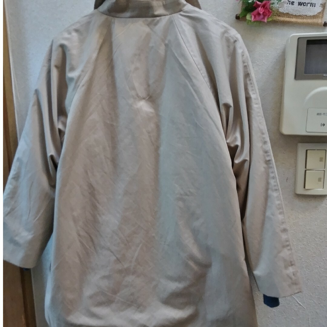 LL未使用ベージュ裏付きラグラン春コート レディースのジャケット/アウター(スプリングコート)の商品写真