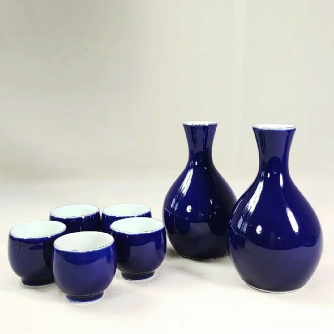 未使用 有田焼 肥前焼 酒器セット 宣正作 ルリ乱菊紋 徳利2本 盃 未使用 有田焼 肥前焼 酒器セット 宣正作 ルリ乱菊紋 徳利2本 盃