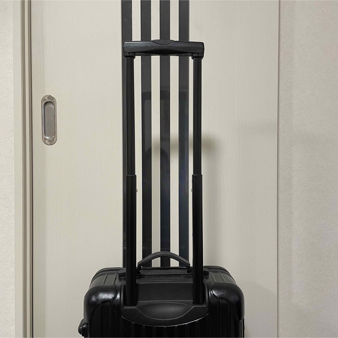 RIMOWA(リモワ)のRIMOWA SALSA スーツケース 機内持ち込み可 2輪 ブラック レディースのバッグ(スーツケース/キャリーバッグ)の商品写真