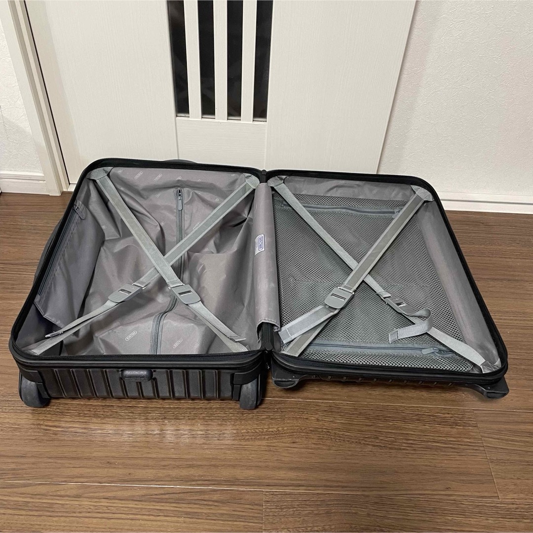 RIMOWA(リモワ)のRIMOWA SALSA スーツケース 機内持ち込み可 2輪 ブラック レディースのバッグ(スーツケース/キャリーバッグ)の商品写真