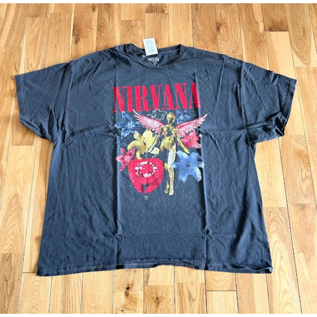 Urban Outfitters(アーバンアウトフィッターズ)のNIRVANA Tシャツ Angels In The Sky オフィシャル 公式 メンズのトップス(Tシャツ/カットソー(半袖/袖なし))の商品写真