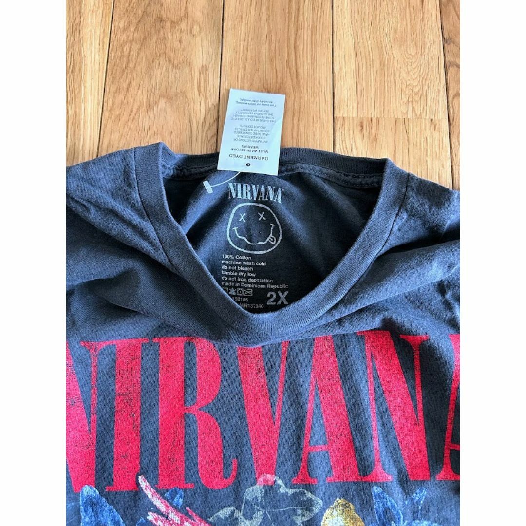 Urban Outfitters(アーバンアウトフィッターズ)のNIRVANA Tシャツ Angels In The Sky オフィシャル 公式 メンズのトップス(Tシャツ/カットソー(半袖/袖なし))の商品写真