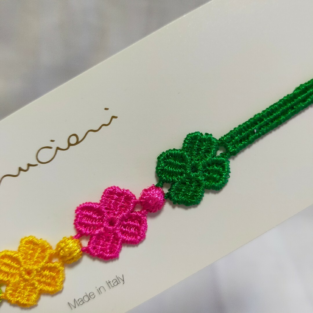 Cruciani(クルチアーニ)のクルチアーニ 刺繍 ミサンガ 四つ葉のクローバー 刺繍ブレスレット リミテッド レディースのアクセサリー(ブレスレット/バングル)の商品写真