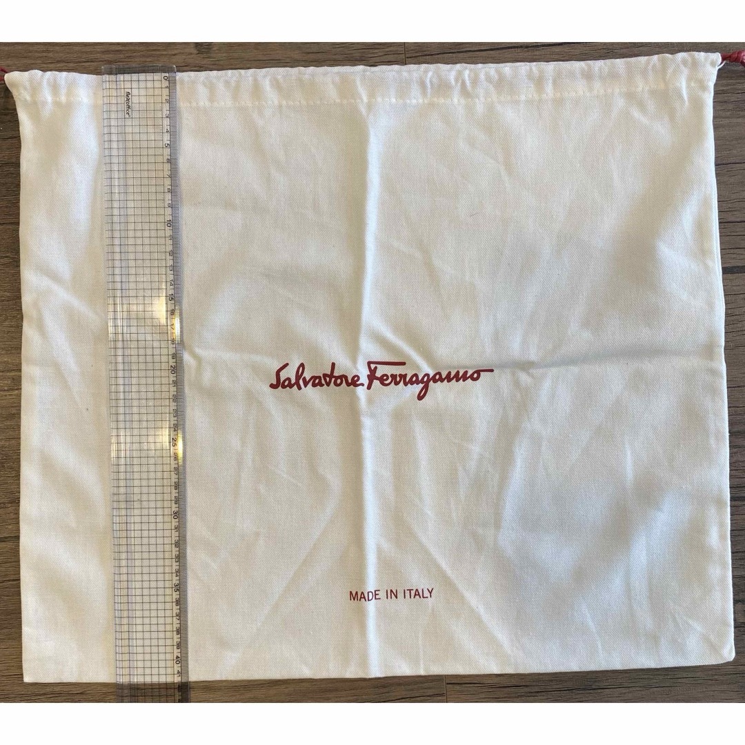 Salvatore Ferragamo(サルヴァトーレフェラガモ)のサルヴァトーレフェラガモ　布袋 レディースのバッグ(ショップ袋)の商品写真