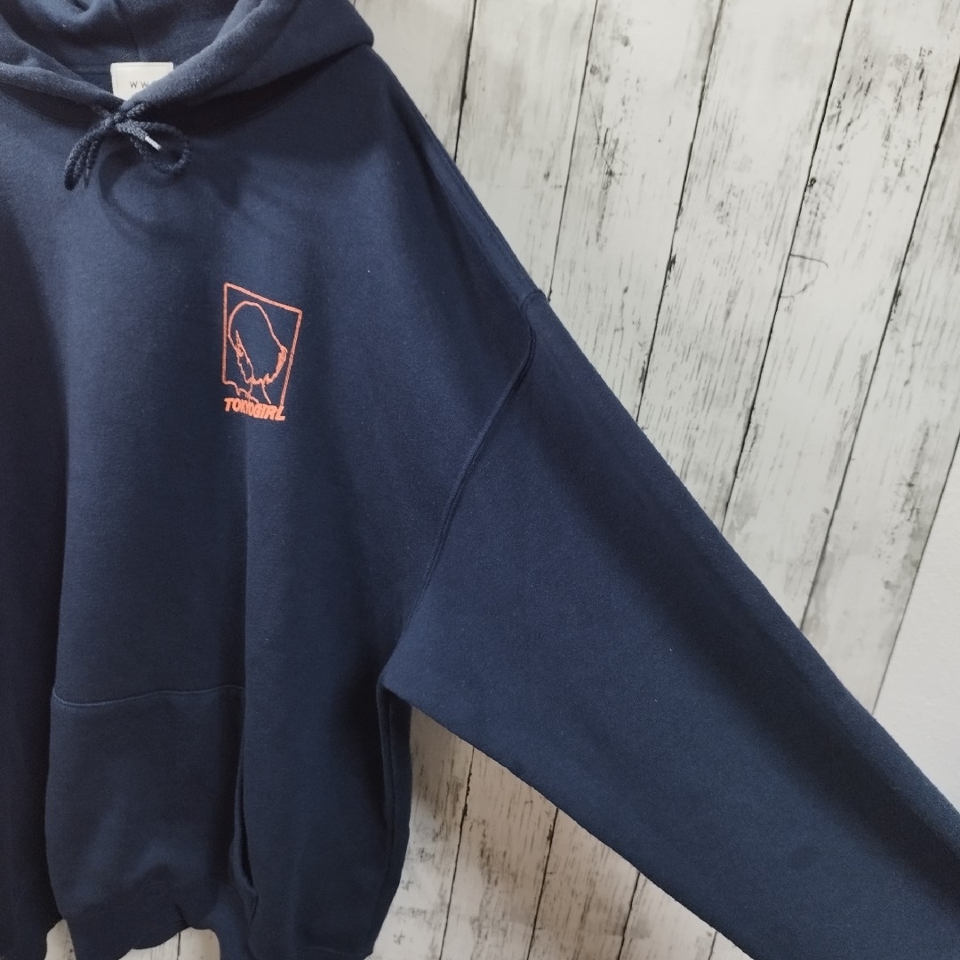 WHO'S WHO gallery(フーズフーギャラリー)の【WHO'S WHO gallery】Back Print Hoodie メンズのトップス(パーカー)の商品写真