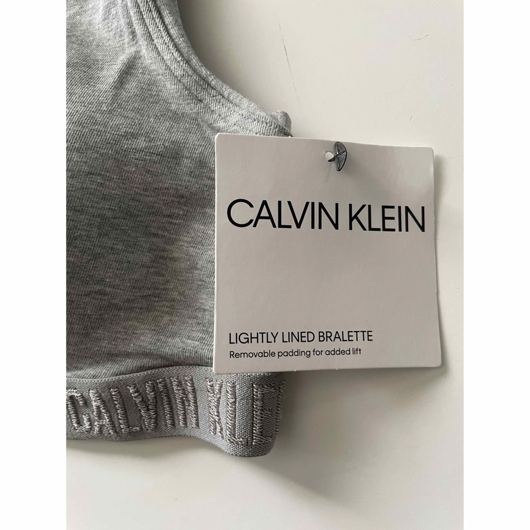 Calvin Klein(カルバンクライン)の新品　ck カルバンクライン　新作ライトリーラインブラレット　サイズM レディースの下着/アンダーウェア(ブラ)の商品写真