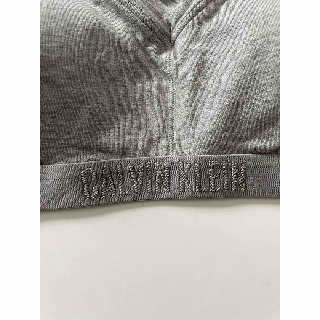 Calvin Klein(カルバンクライン)の新品　ck カルバンクライン　新作ライトリーラインブラレット　サイズM レディースの下着/アンダーウェア(ブラ)の商品写真