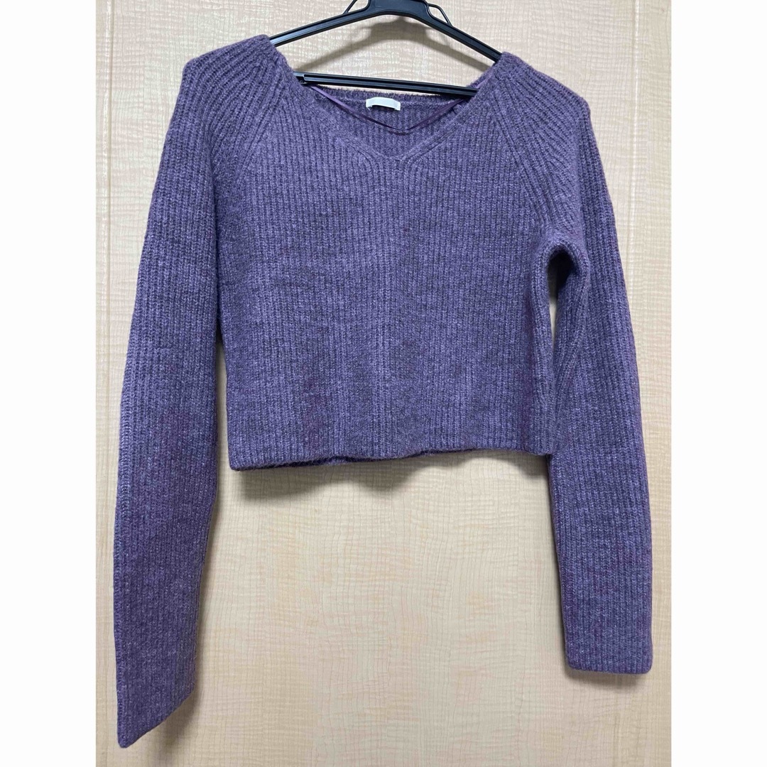 GU(ジーユー)のパフィータッチVネッククロップドセーター 76 PURPLE レディースのトップス(ニット/セーター)の商品写真