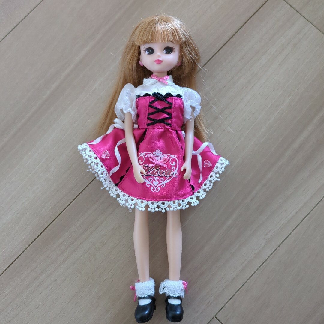 Takara Tomy(タカラトミー)のピンク色の洋服を着たリカちゃん人形 キッズ/ベビー/マタニティのおもちゃ(ぬいぐるみ/人形)の商品写真