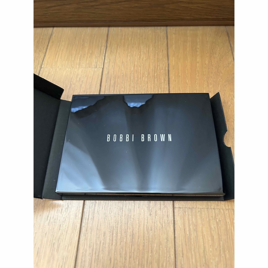 BOBBI BROWN(ボビイブラウン)のBOBBI BROWN アイシャドウパレットケース コスメ/美容のベースメイク/化粧品(アイシャドウ)の商品写真