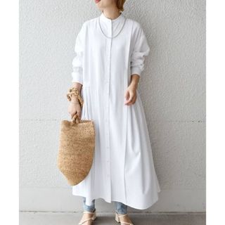 シップス(SHIPS)の【美品】SHIPSシップス　タック切替ワンピース　ライトホワイト　サイズM(ロングワンピース/マキシワンピース)