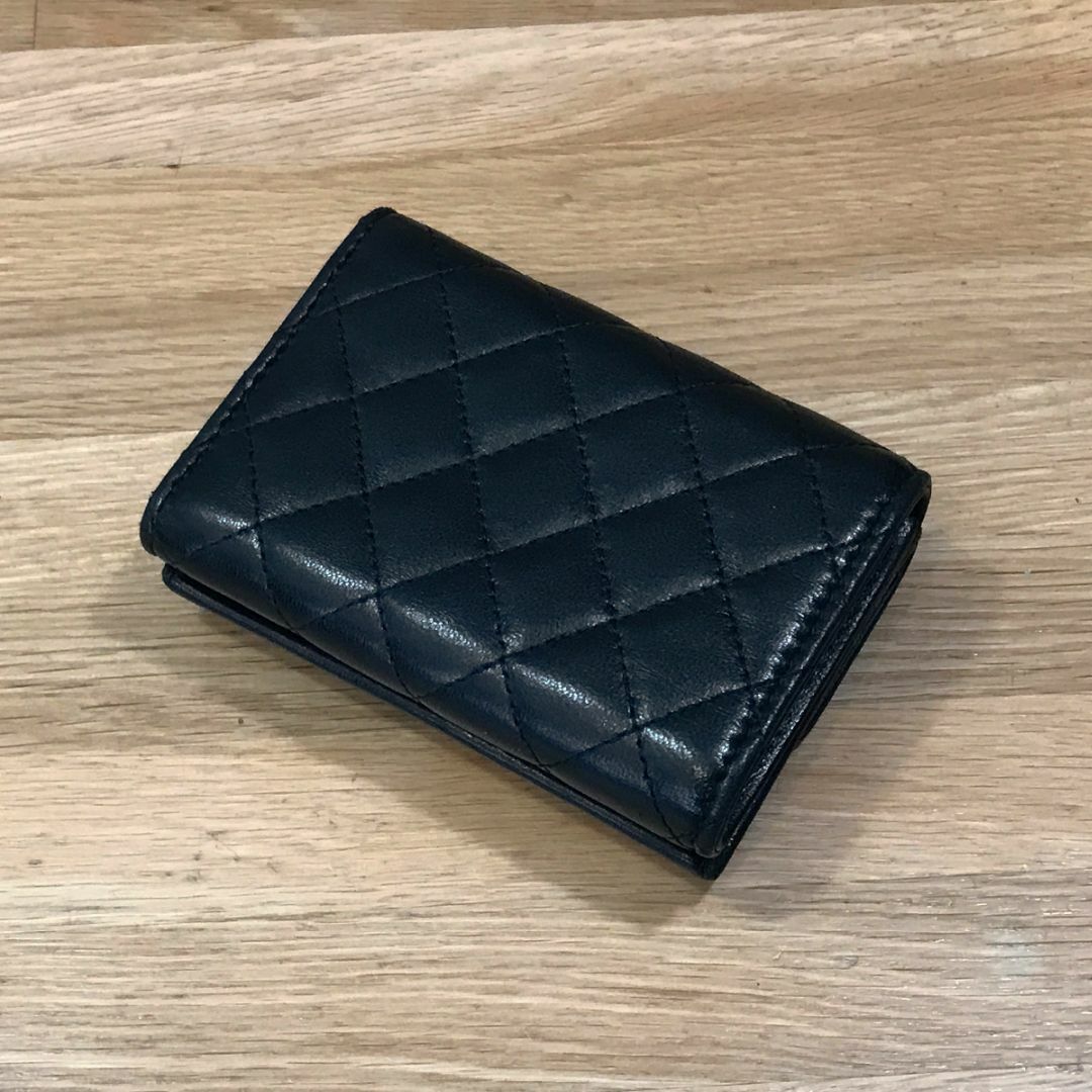 CHANEL(シャネル)の超美品 シャネル ボーイシャネル スモールフラップウォレット 3つ折り財布 黒 レディースのファッション小物(財布)の商品写真