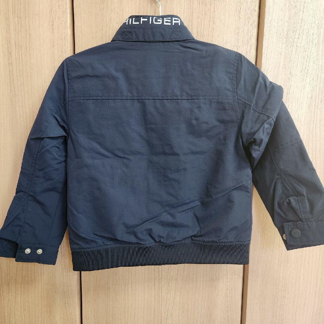 TOMMY HILFIGER(トミーヒルフィガー)のブルゾン キッズ/ベビー/マタニティのキッズ服男の子用(90cm~)(ジャケット/上着)の商品写真