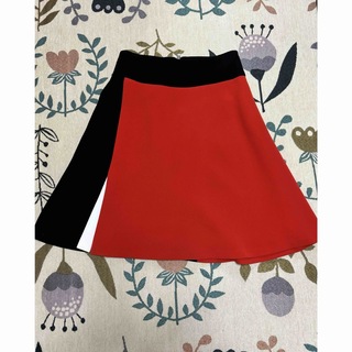 カルバンクライン(Calvin Klein)のカルバン・クライン　スカート(ひざ丈スカート)