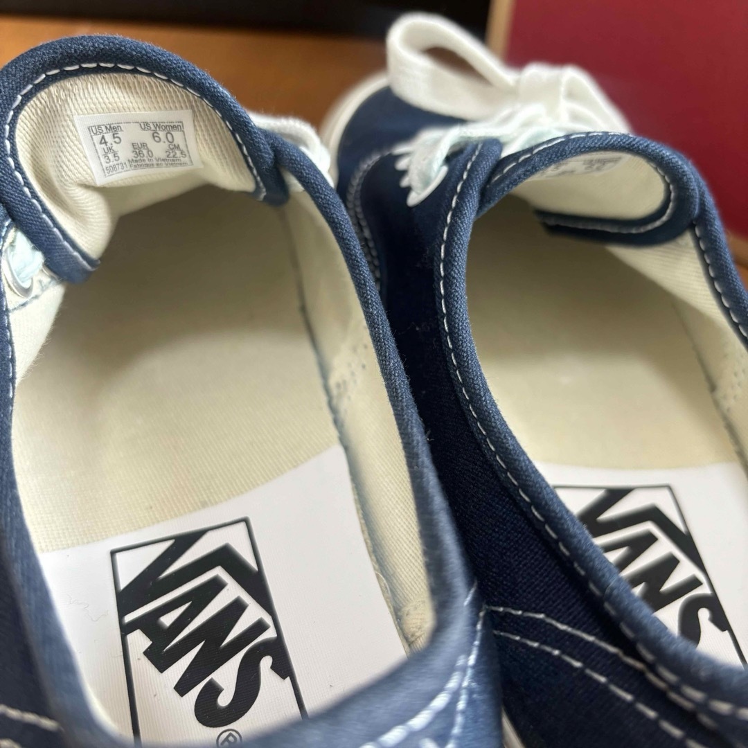 VANS(ヴァンズ)の希少VANS オーセンティック スニーカー　22.5 ネイビー　バンズ　ヴァンズ レディースの靴/シューズ(スニーカー)の商品写真