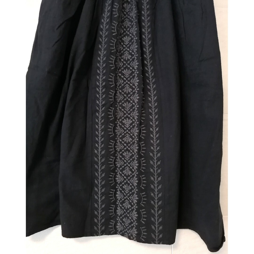 SM2(サマンサモスモス)の✅サマンサモスモス✨秋冬*ブラック*フリーサイズ*前中心刺繍スカート✨ レディースのスカート(ロングスカート)の商品写真