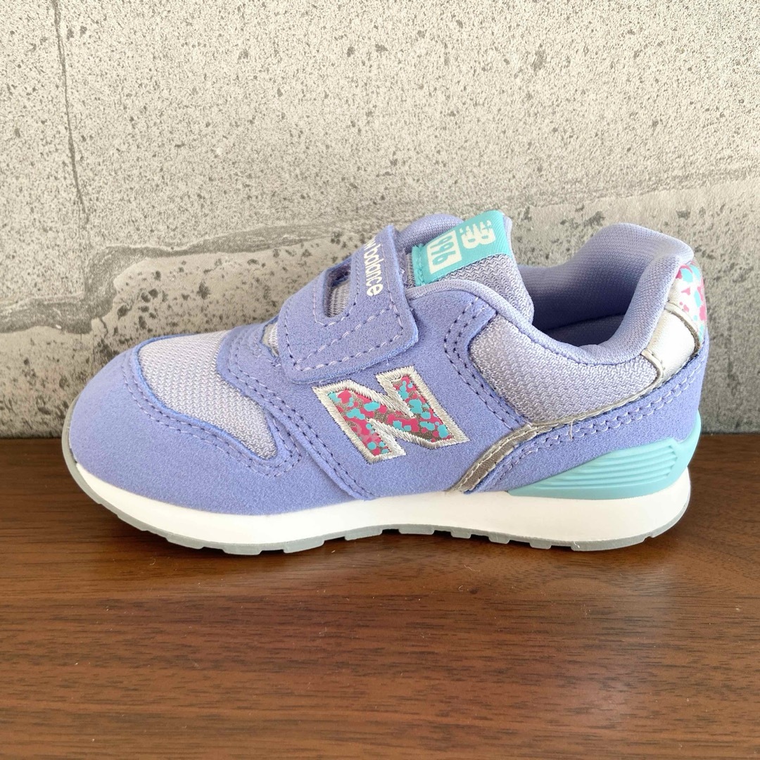 New Balance(ニューバランス)の【新品】16.5センチ パープル×スプラッシュ ニューバランス スニーカー キッズ/ベビー/マタニティのキッズ靴/シューズ(15cm~)(スニーカー)の商品写真